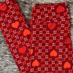 LuLaRoe Valentine XO & Heart Buttery Soft Leggings Size OS. Excellent Condition.